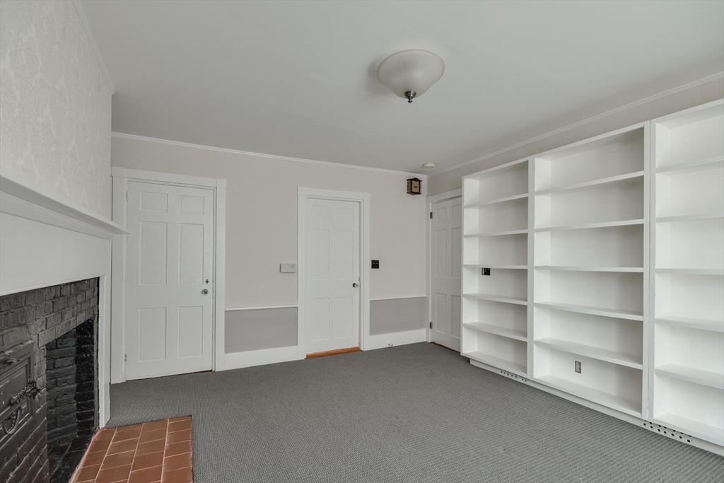 4 Pleasant St South