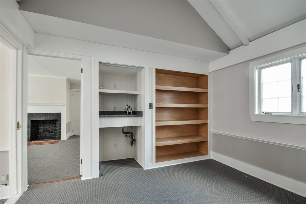4 Pleasant St South