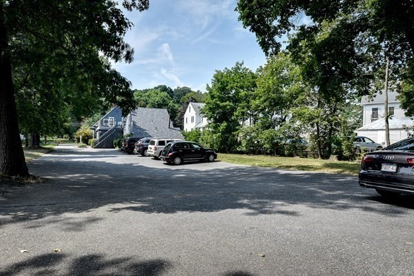 4 Pleasant St South