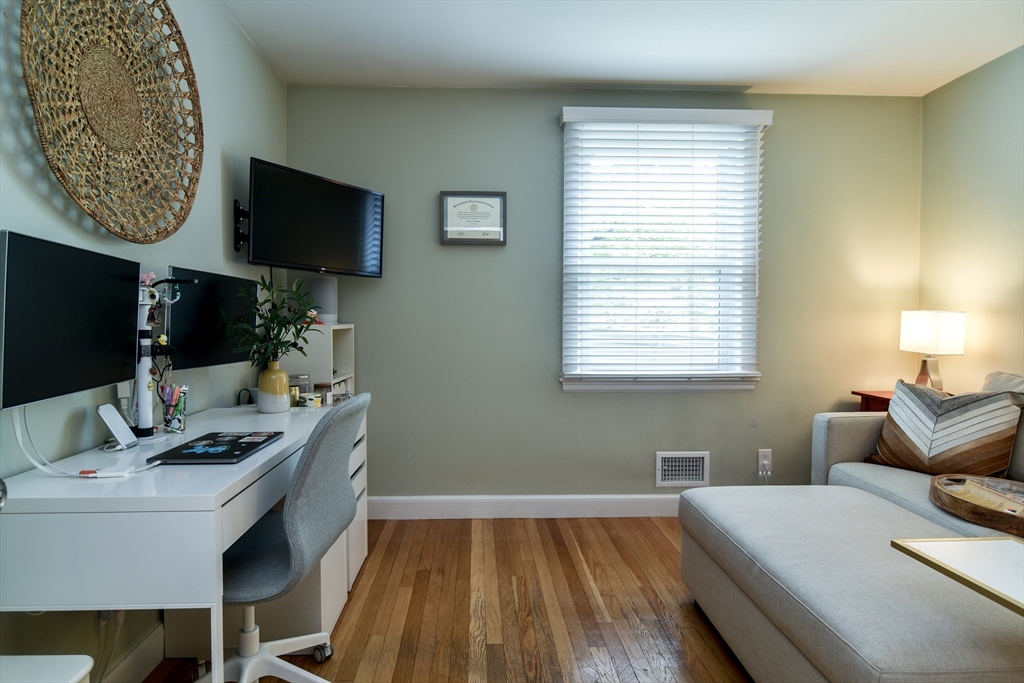 76 Pleasant St South