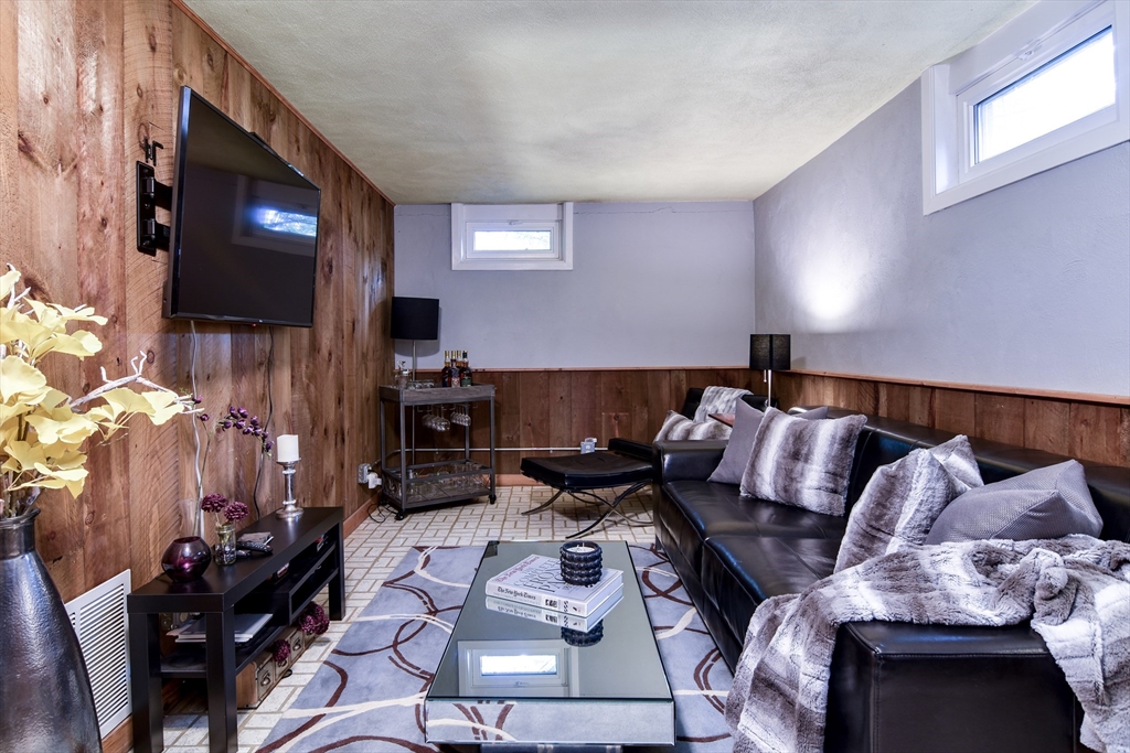 76 Pleasant St South