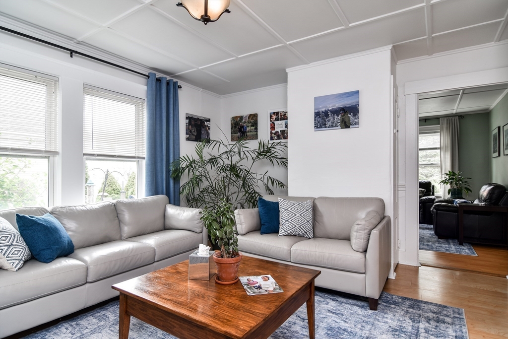 10 Forest Ave