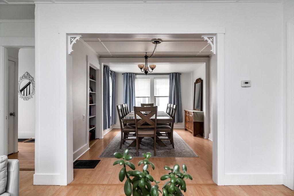 10 Forest Ave