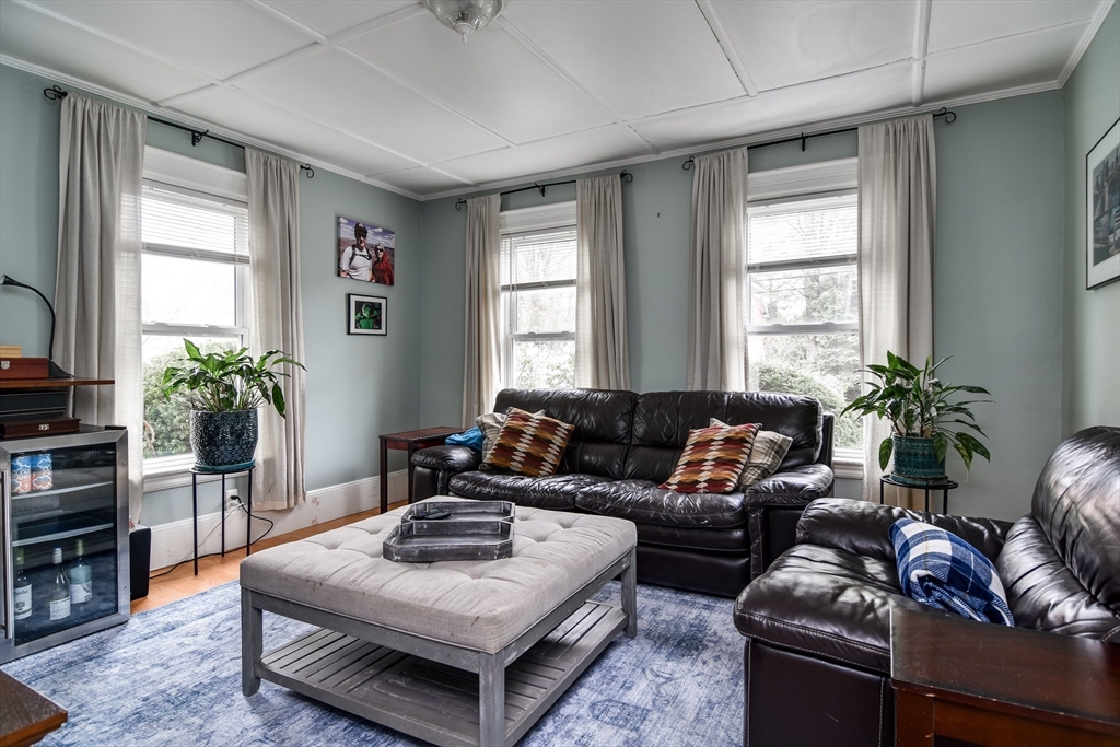 10 Forest Ave
