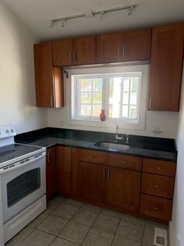 4 South Pleasant St # 3
