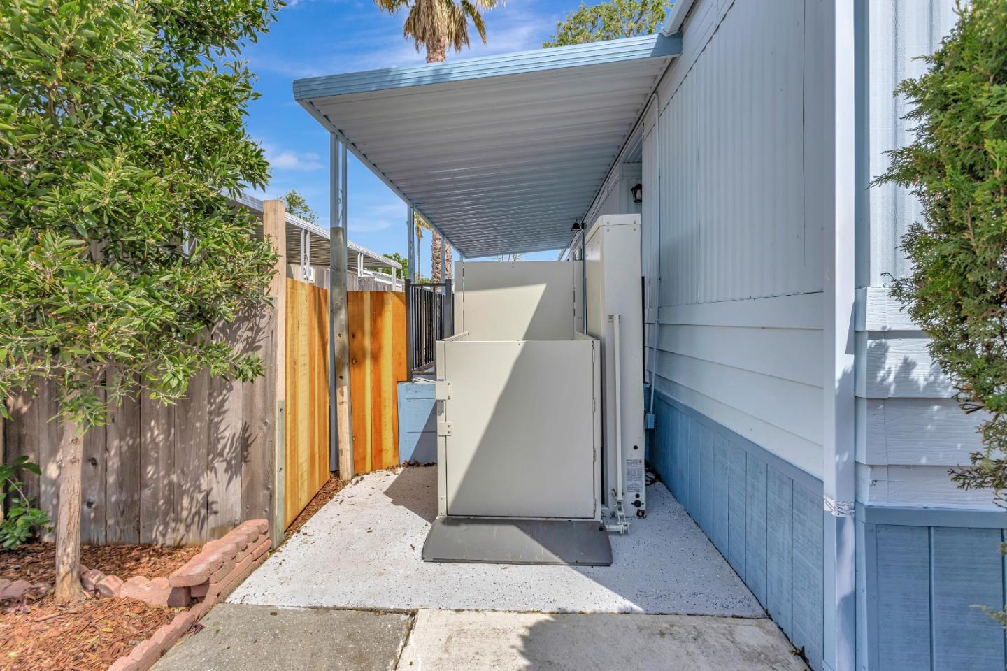 606 HERMITAGE STREET 606