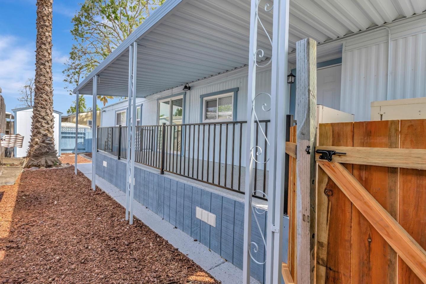 606 HERMITAGE STREET 606