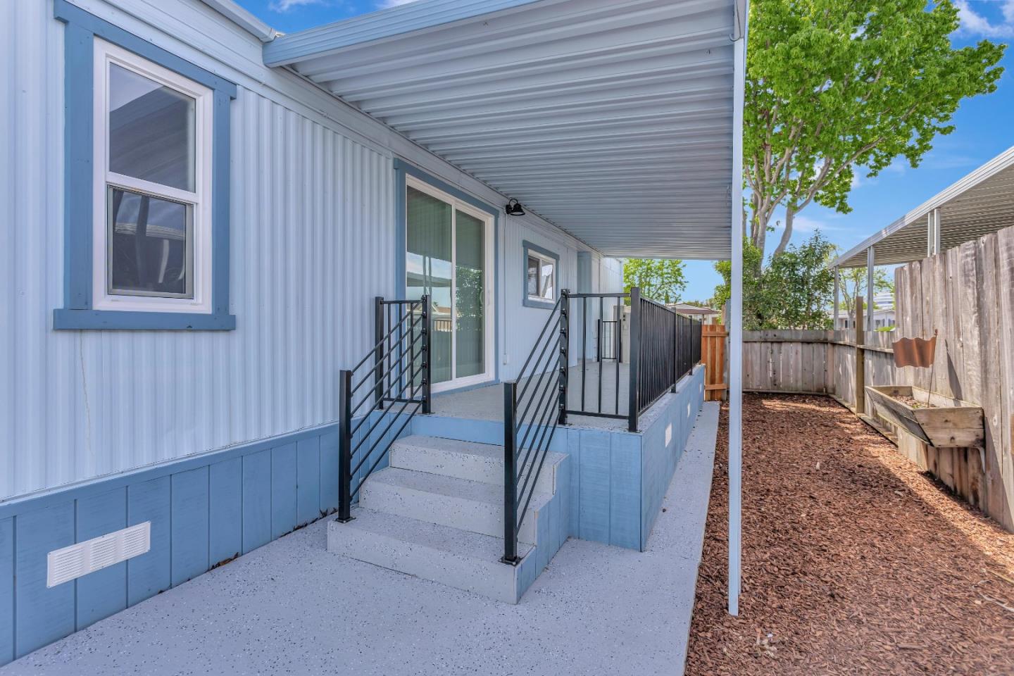 606 HERMITAGE STREET 606