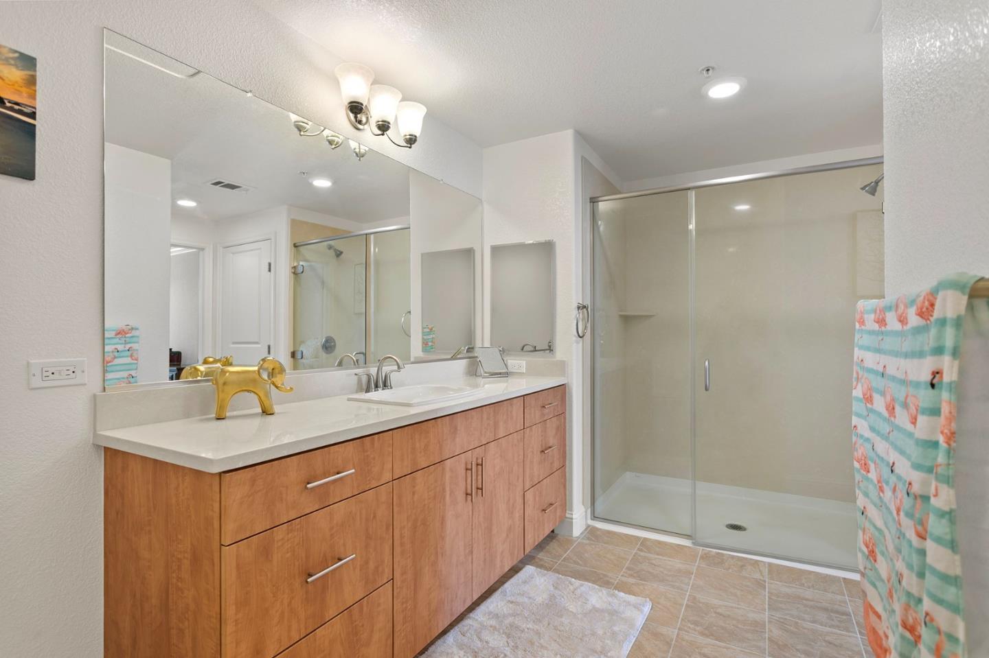 2585 El Camino Real 406