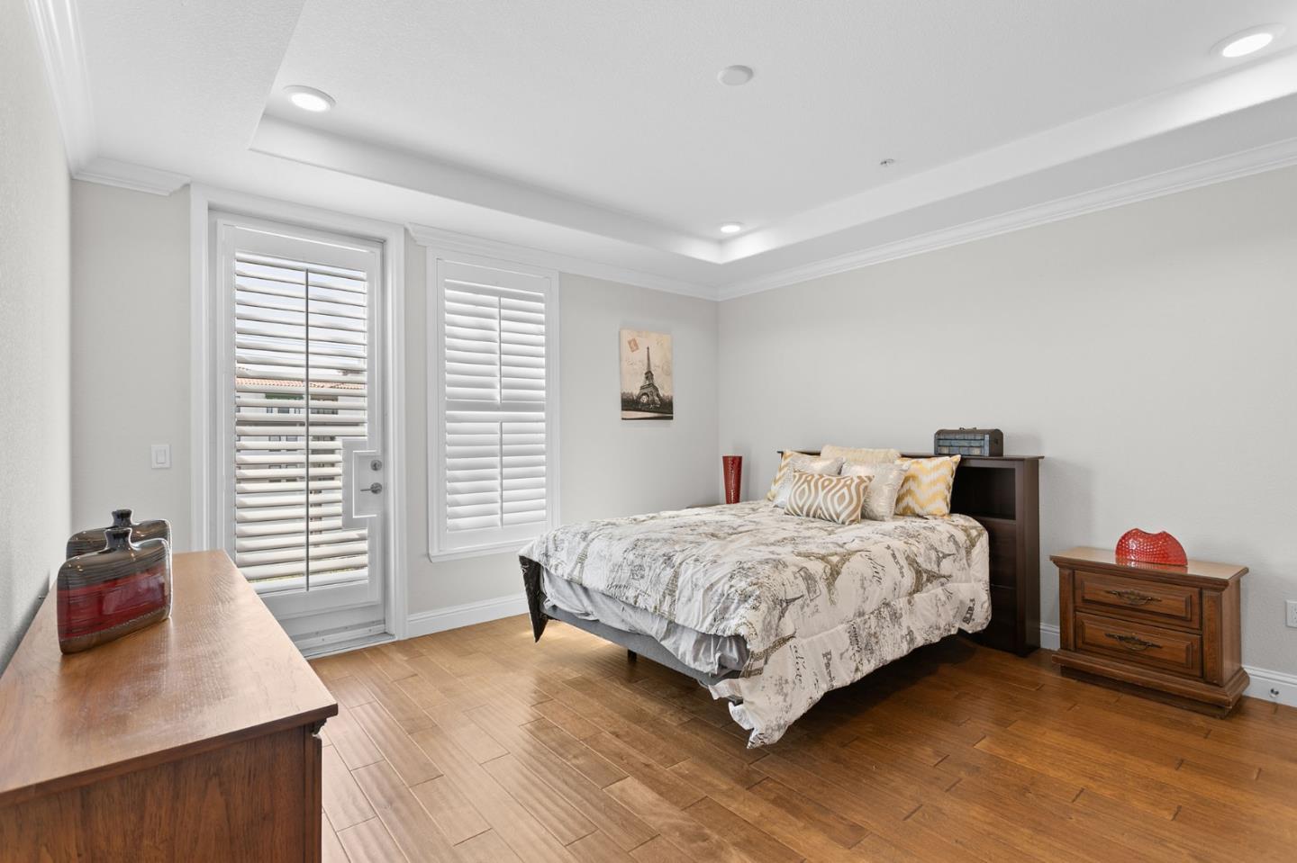 2585 El Camino Real 406