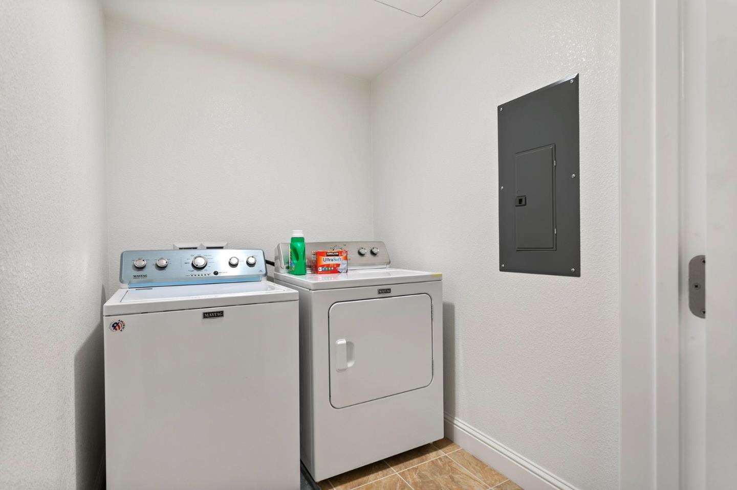 2585 El Camino Real 406