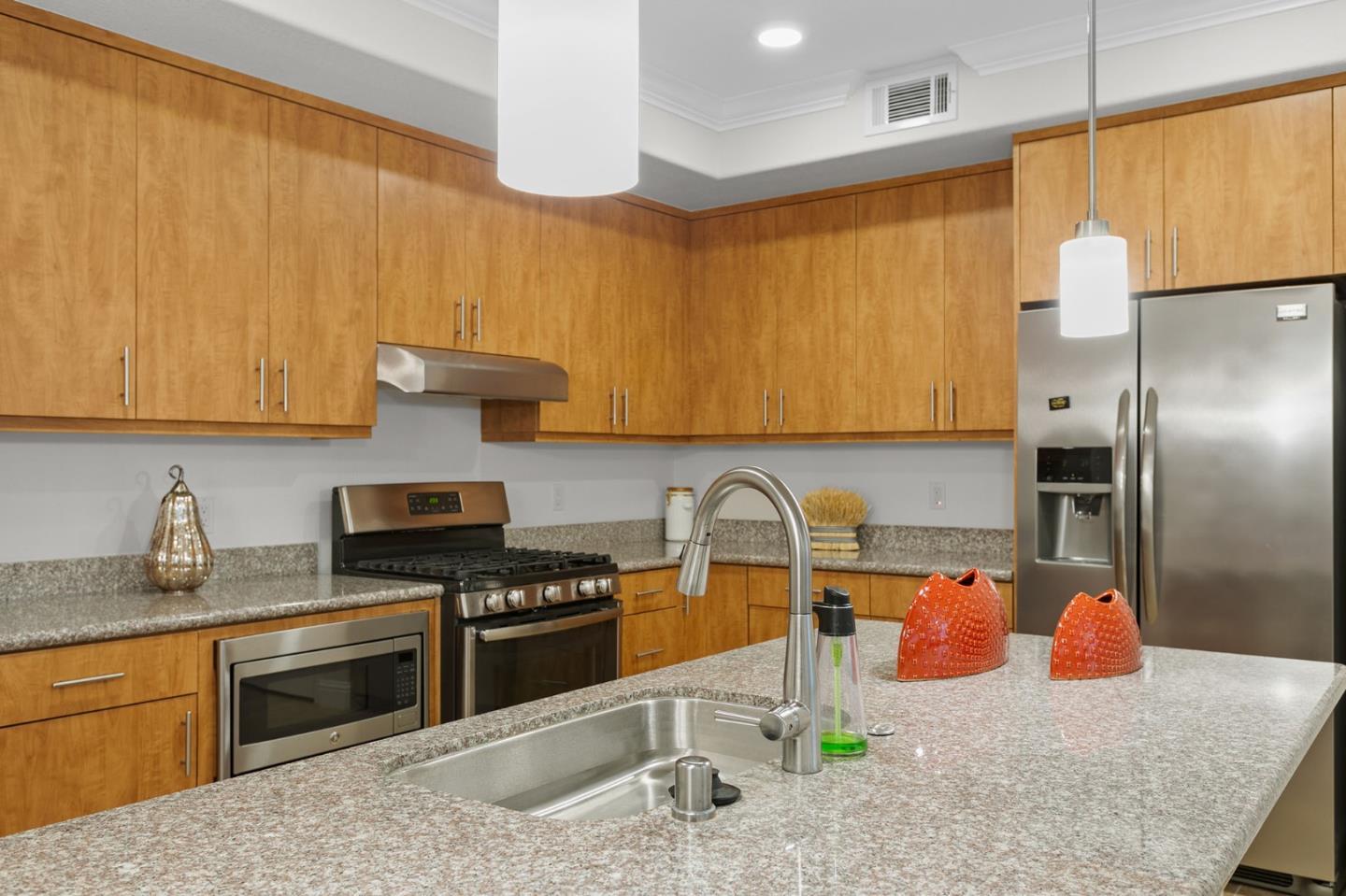 2585 El Camino Real 406