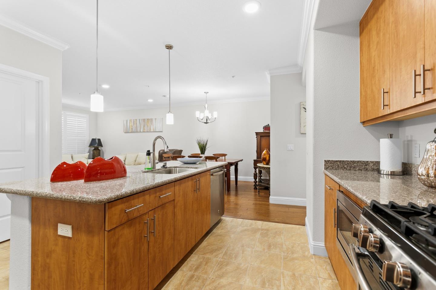 2585 El Camino Real 406