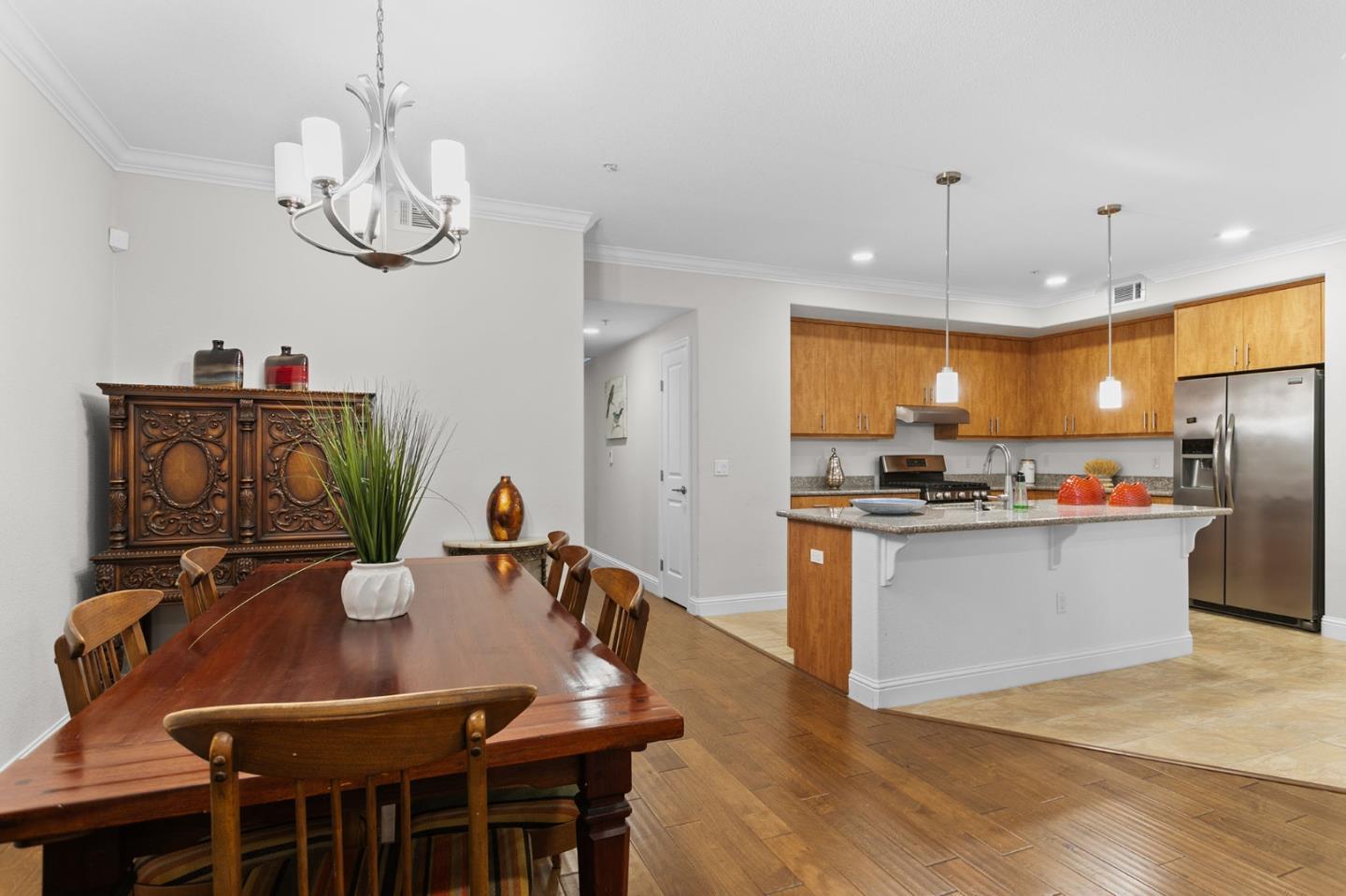 2585 El Camino Real 406