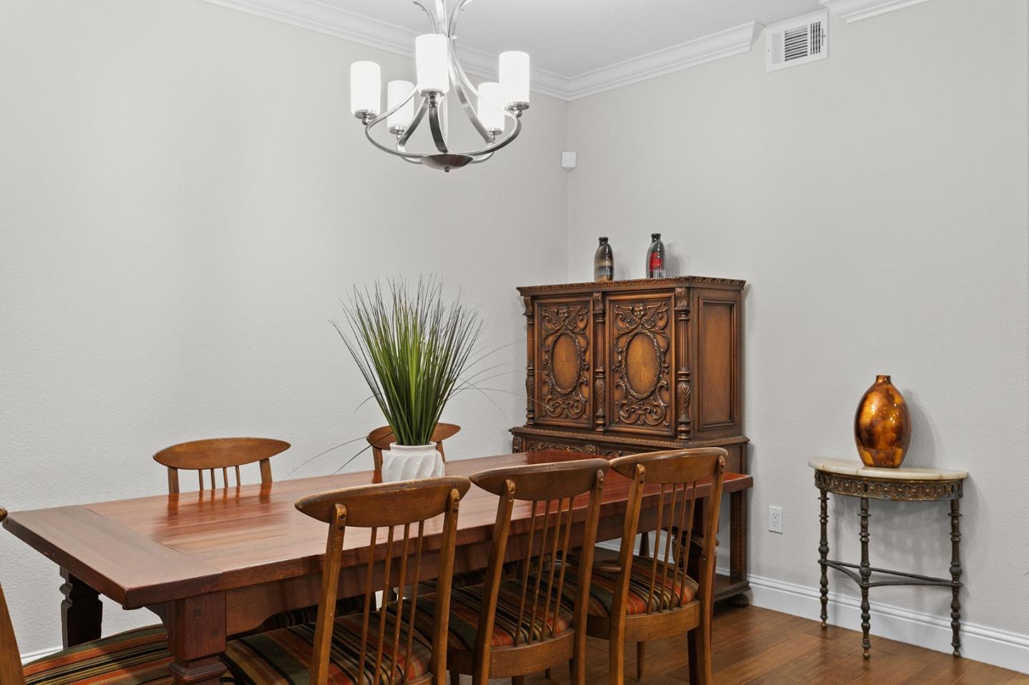 2585 El Camino Real 406