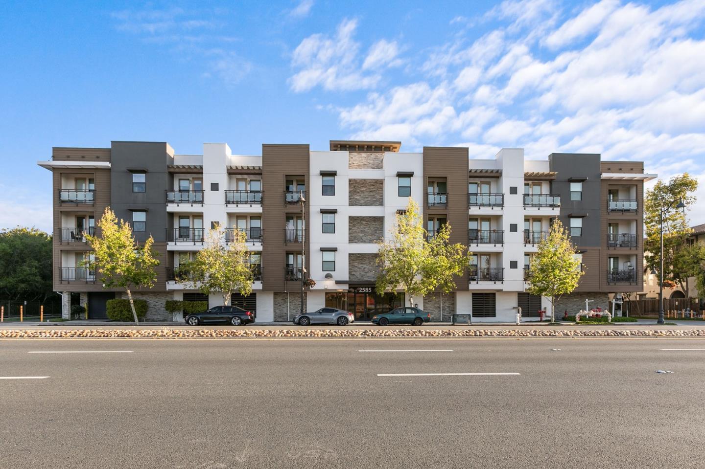 2585 El Camino Real 406