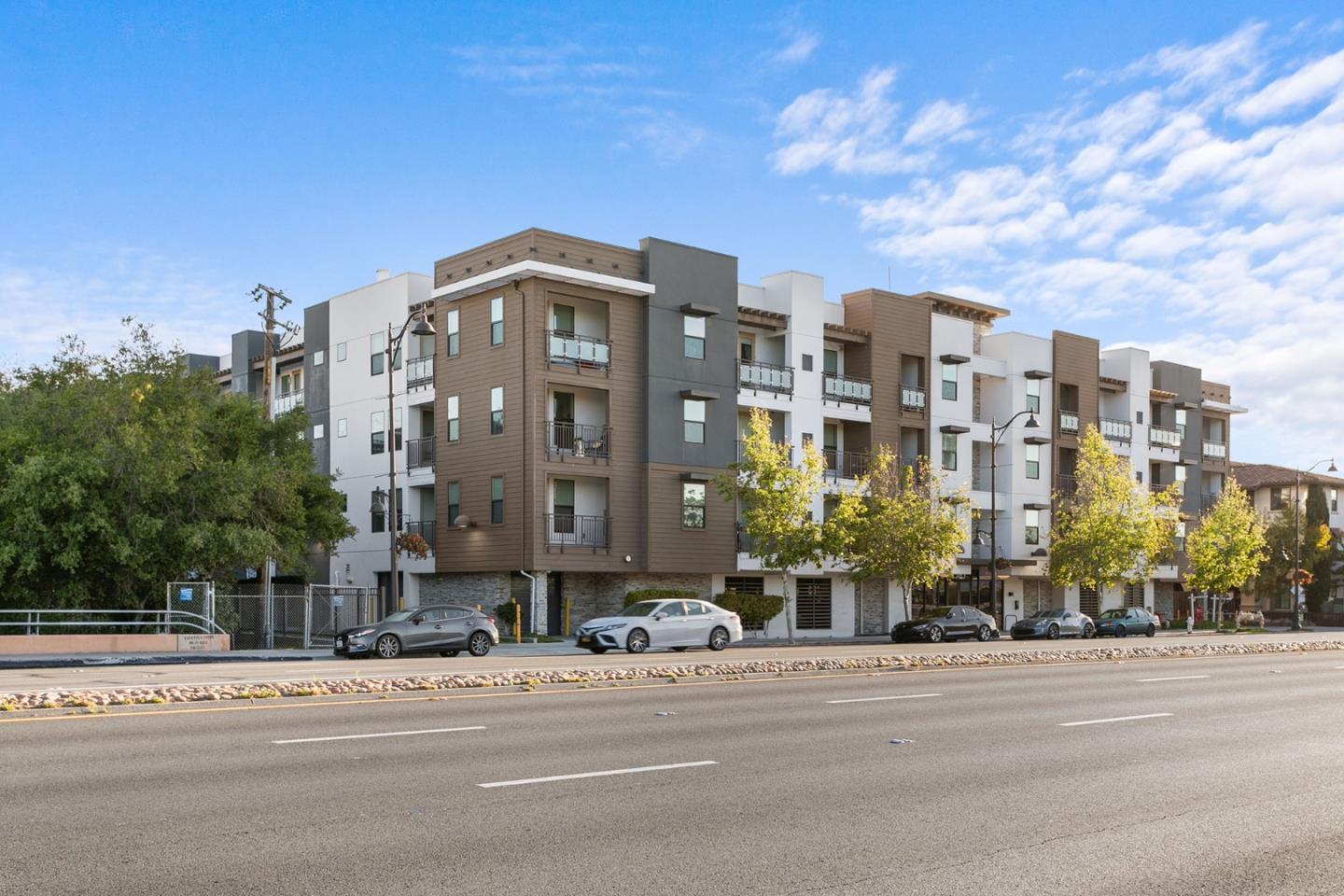 2585 El Camino Real 406