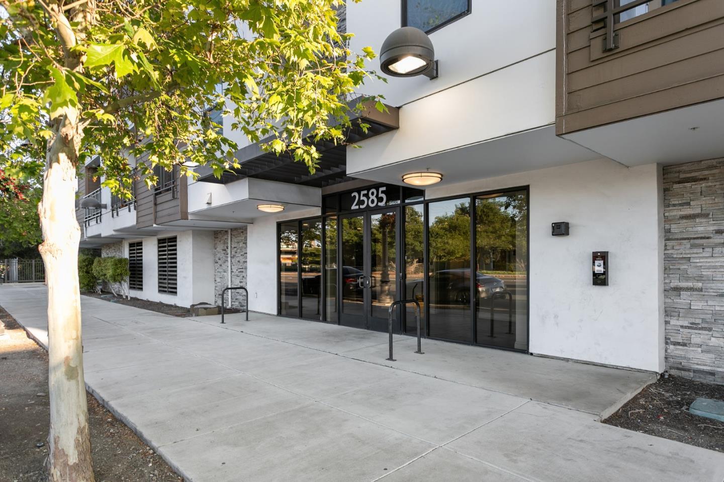 2585 El Camino Real 406