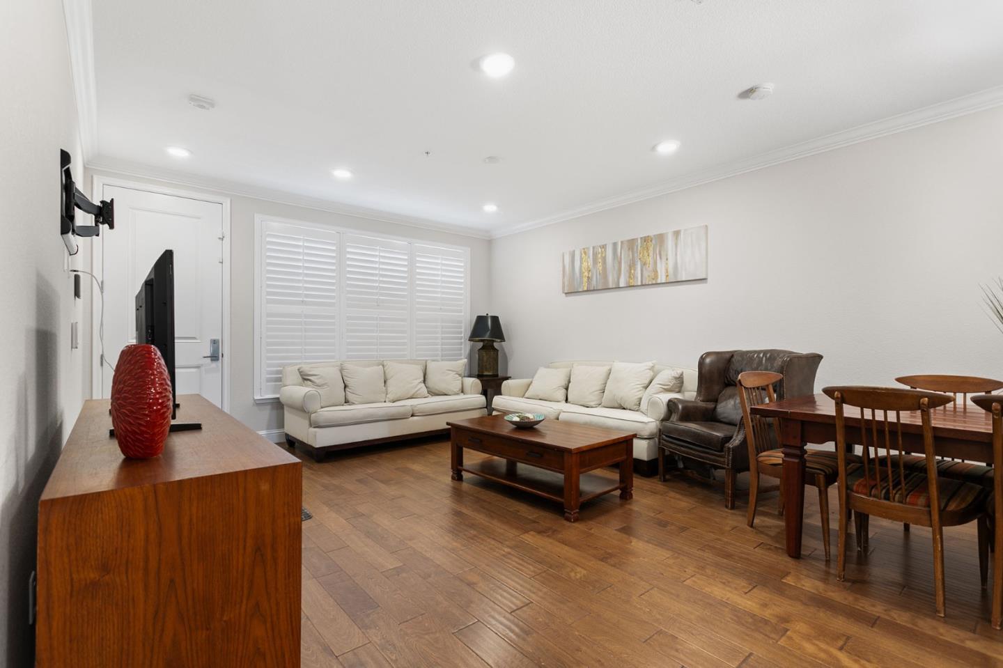 2585 El Camino Real 406