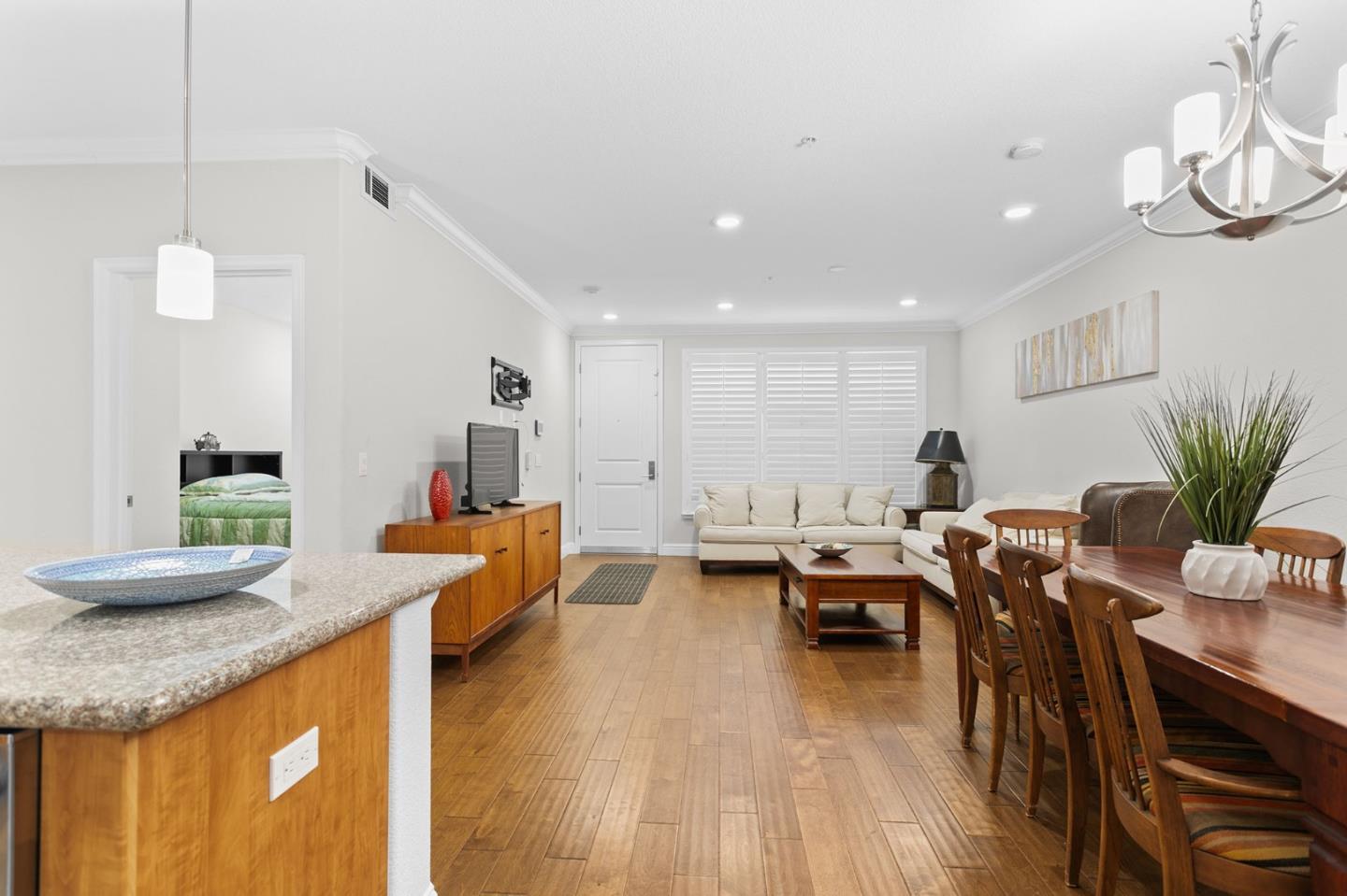 2585 El Camino Real 406