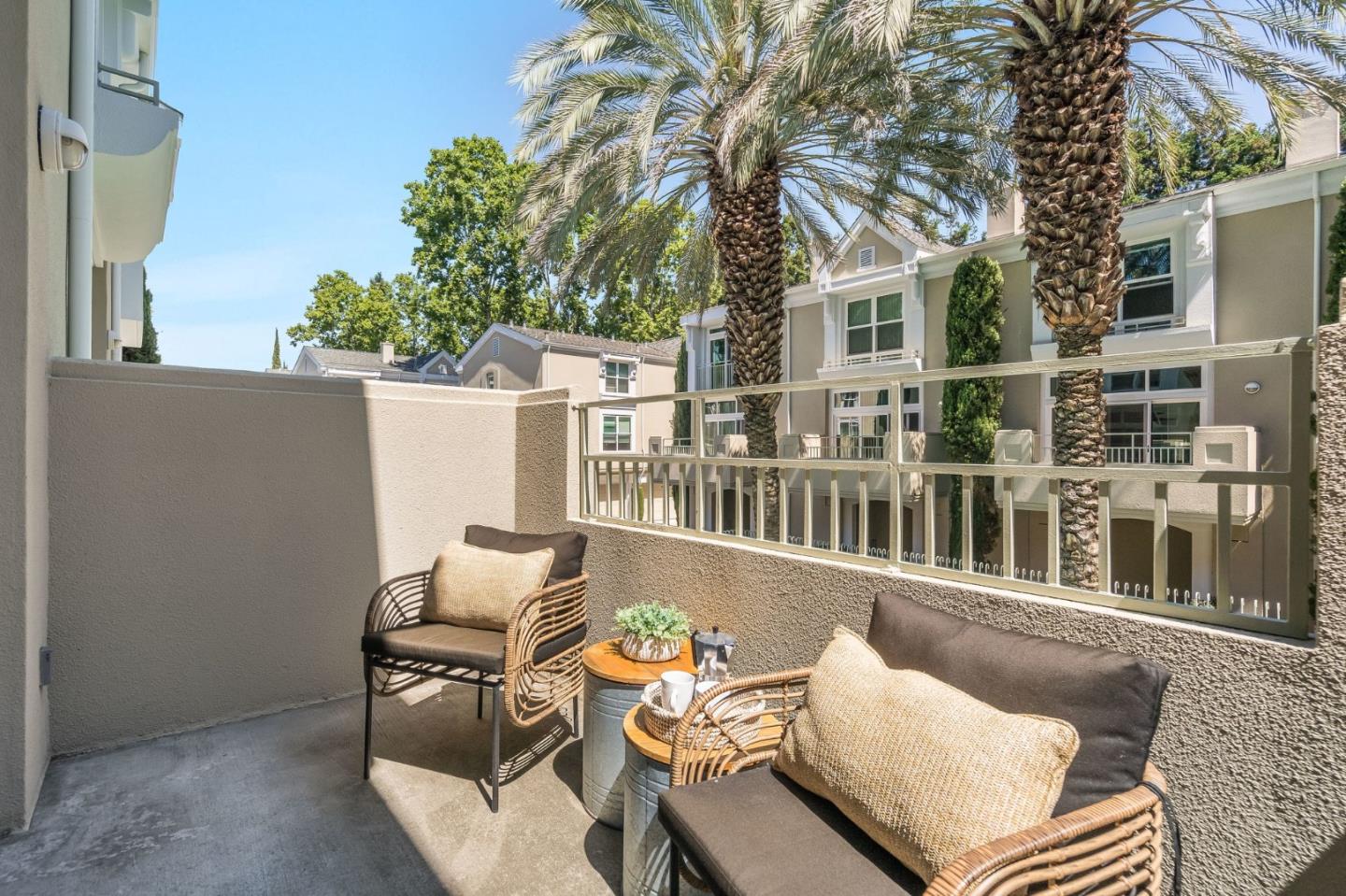 358 Dunsmuir TER 3