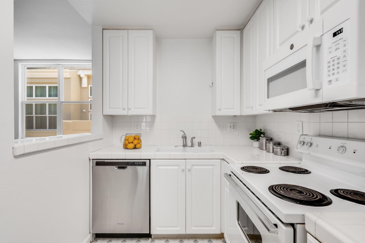 358 Dunsmuir TER 3