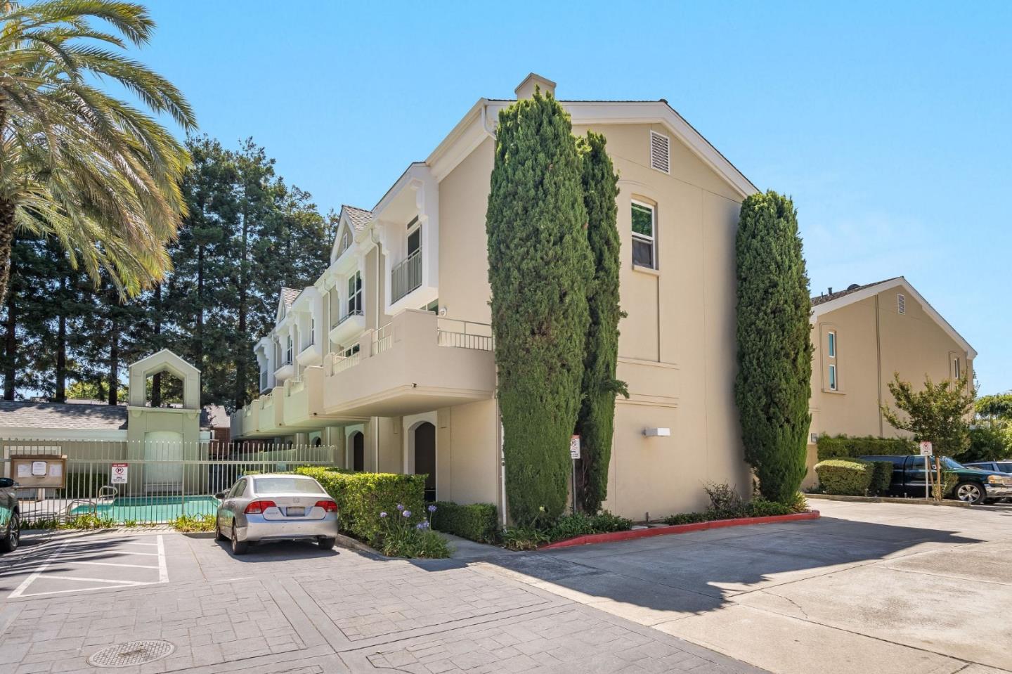358 Dunsmuir TER 3