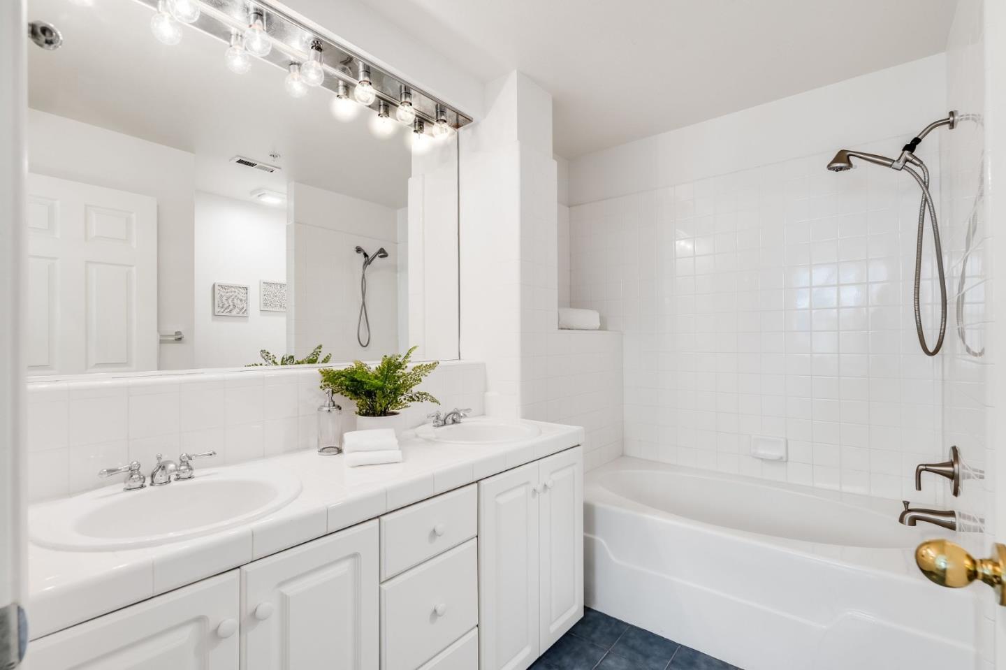 358 Dunsmuir TER 3
