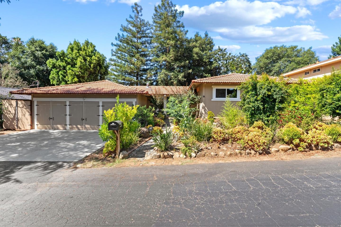 1920 Noel DR