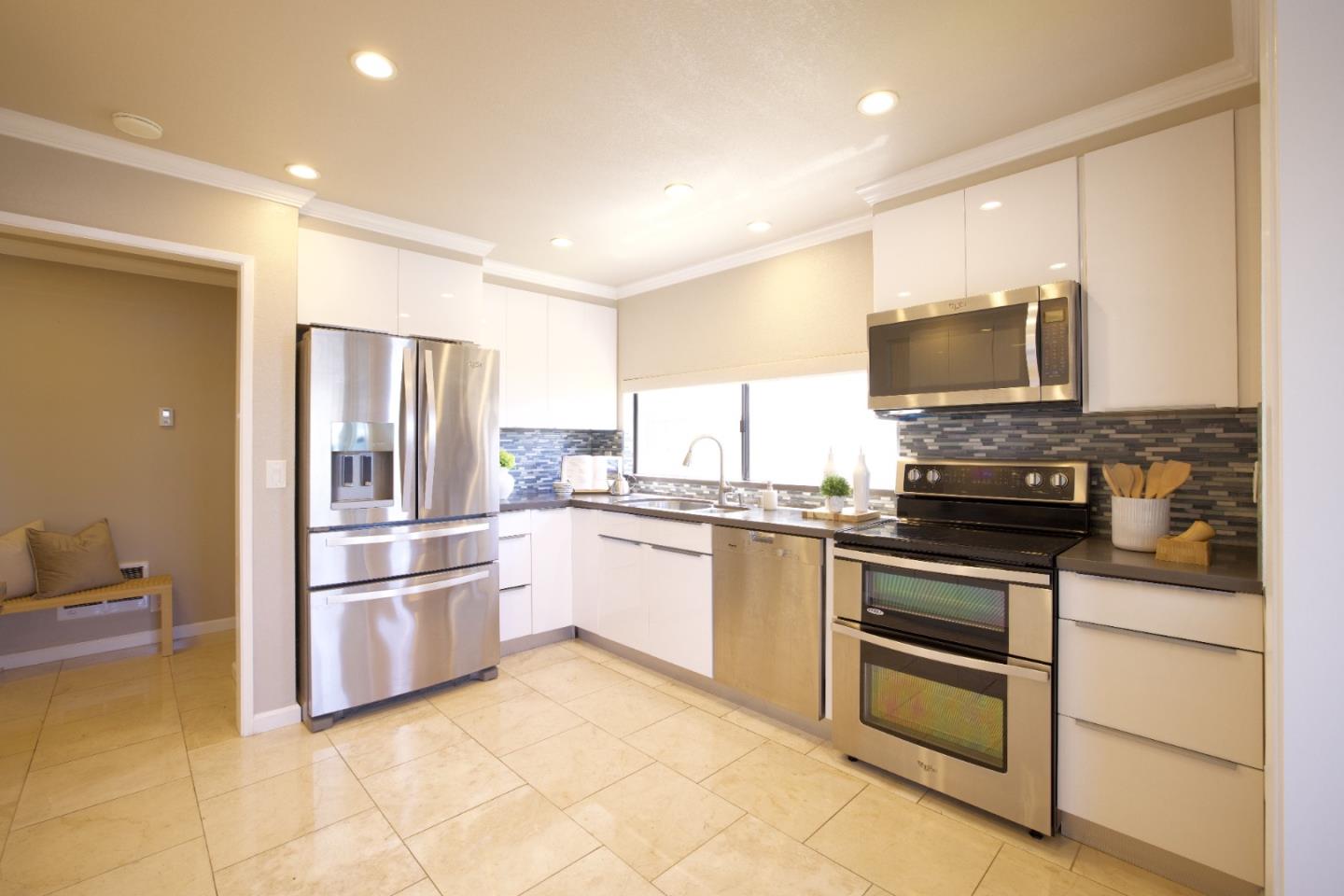 610 Portofino LN