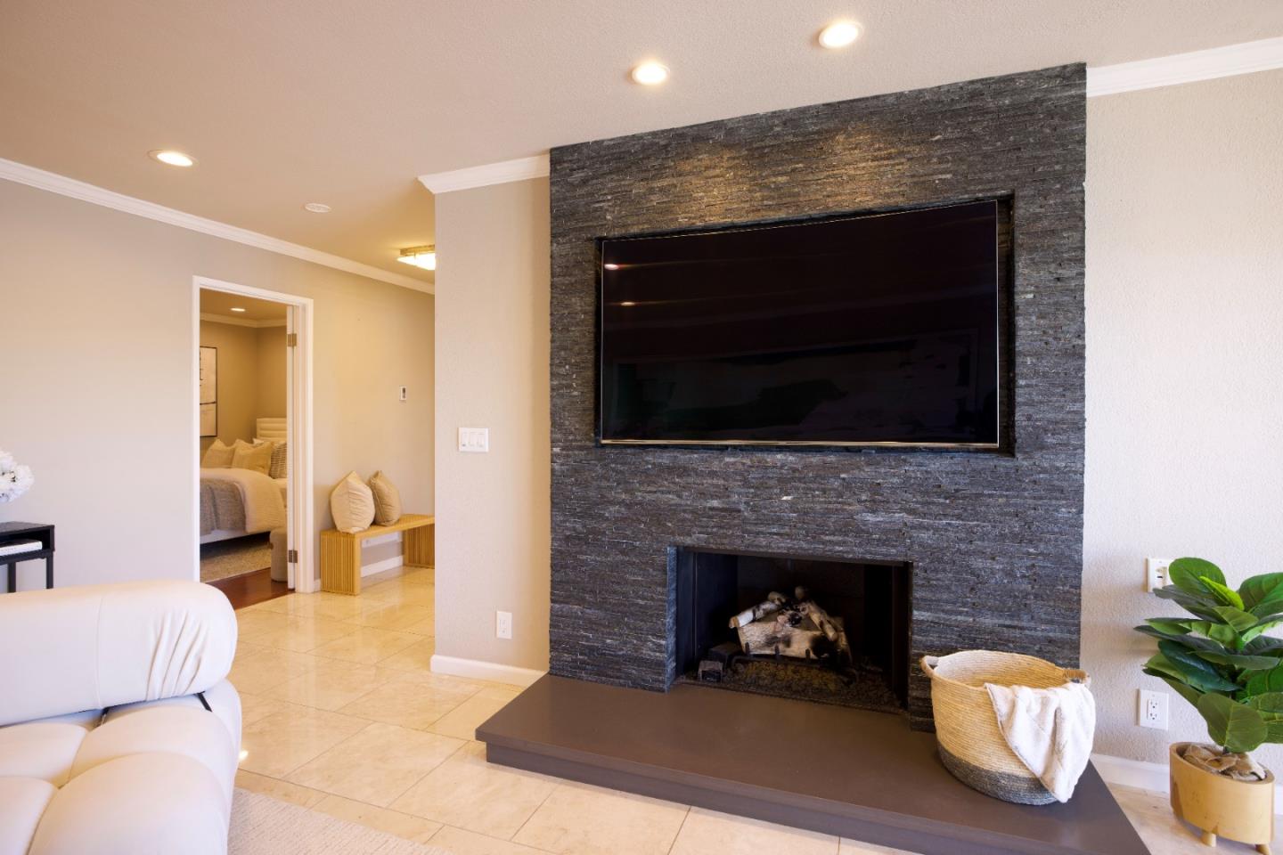 610 Portofino LN