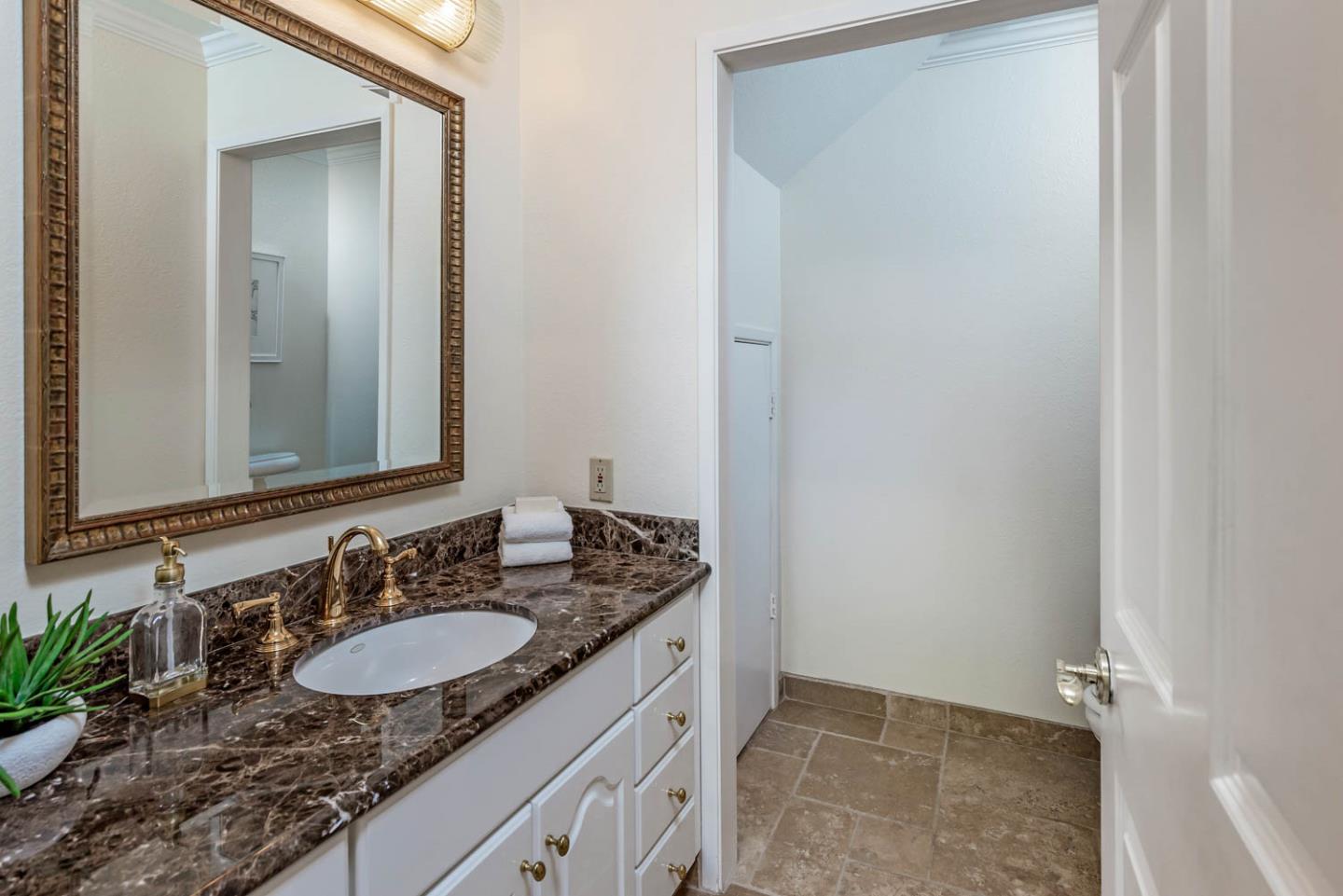 1272 Sharon Park DR