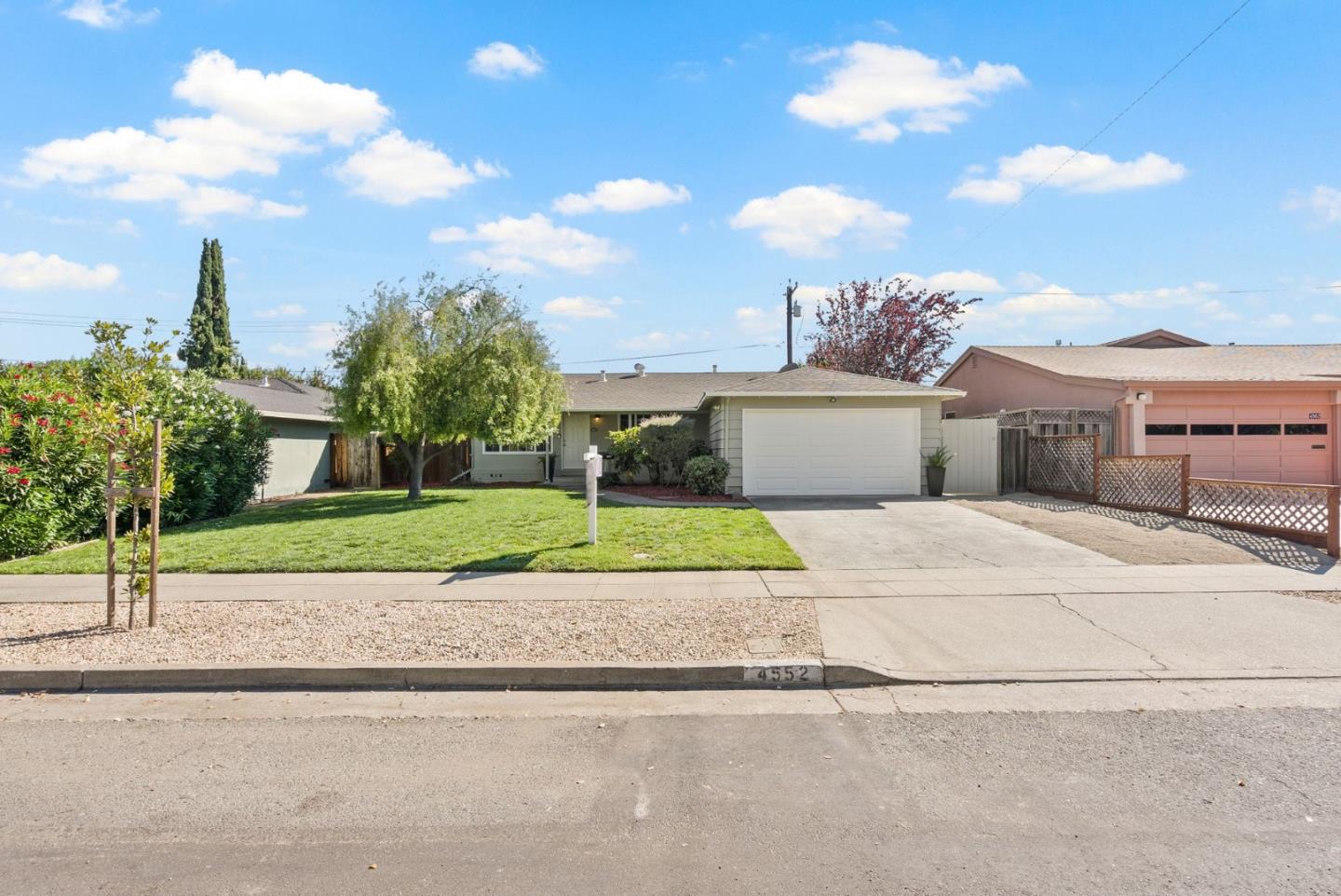 4552 Alex DR