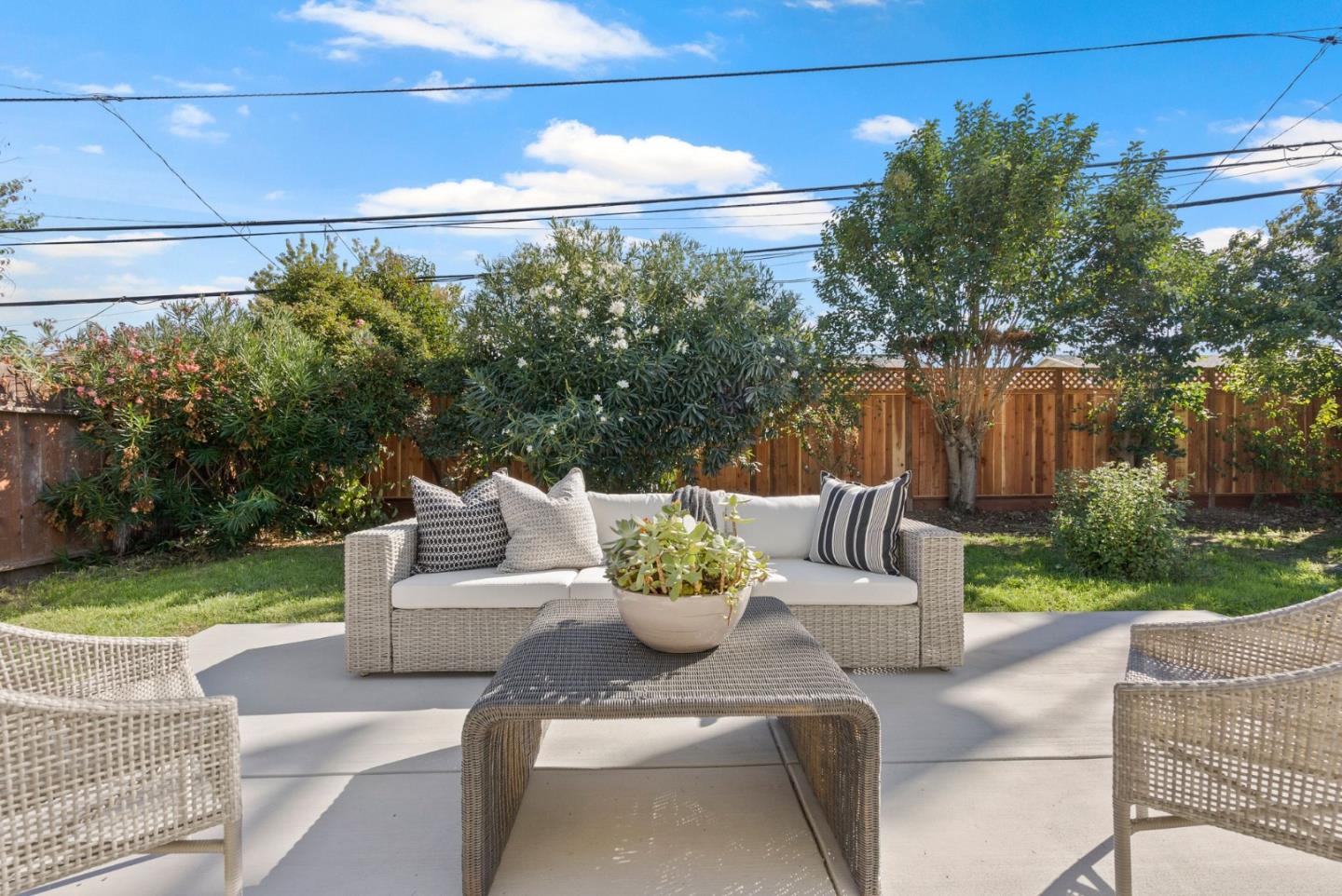 4552 Alex DR