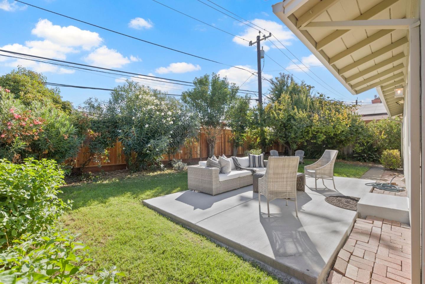 4552 Alex DR