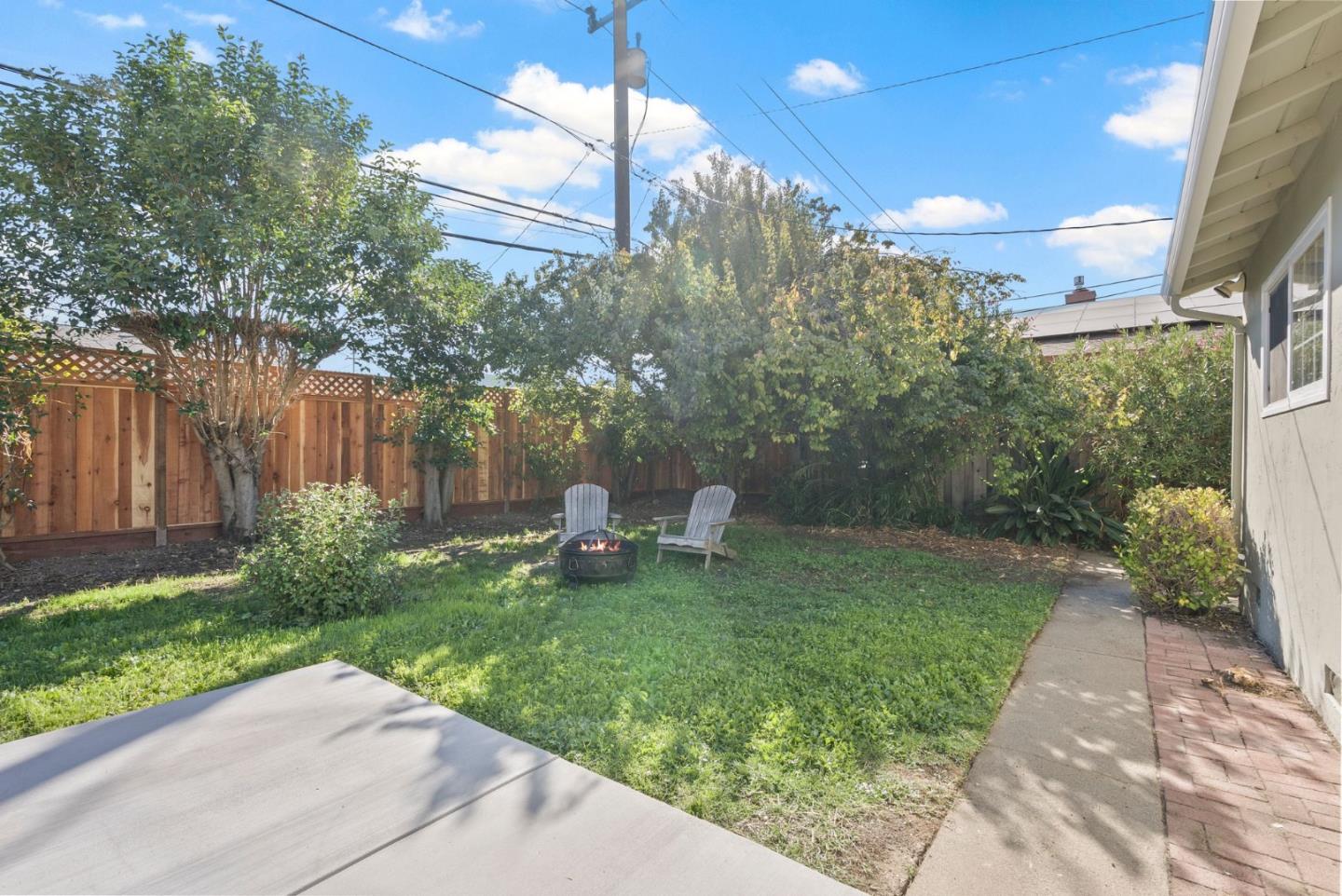 4552 Alex DR