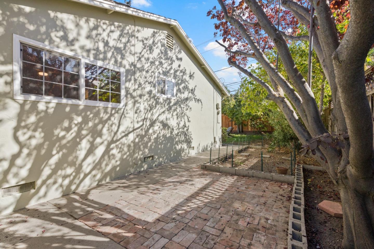4552 Alex DR