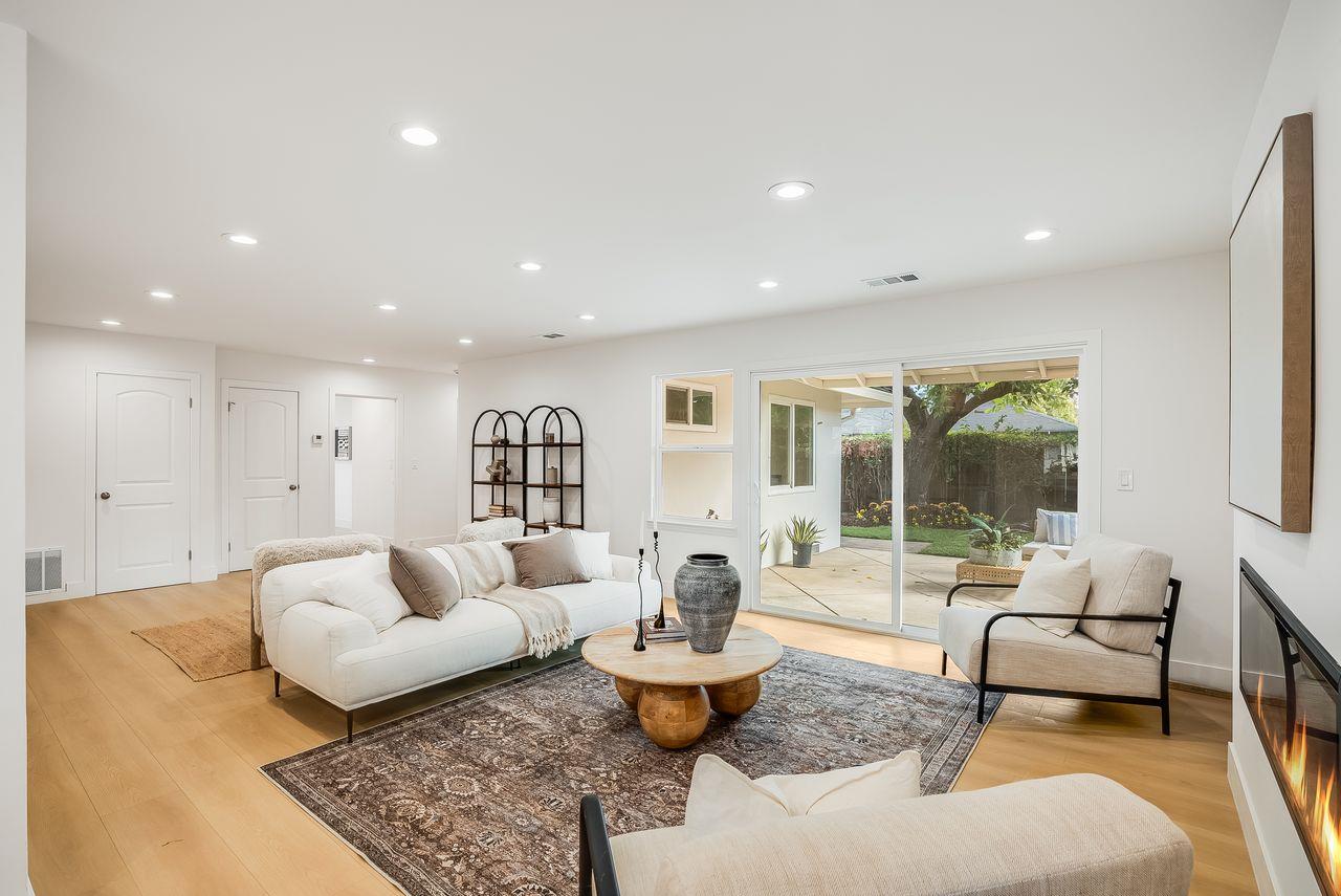 3372 Elaine DR