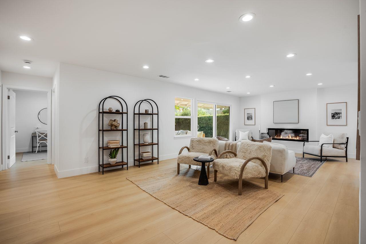 3372 Elaine DR