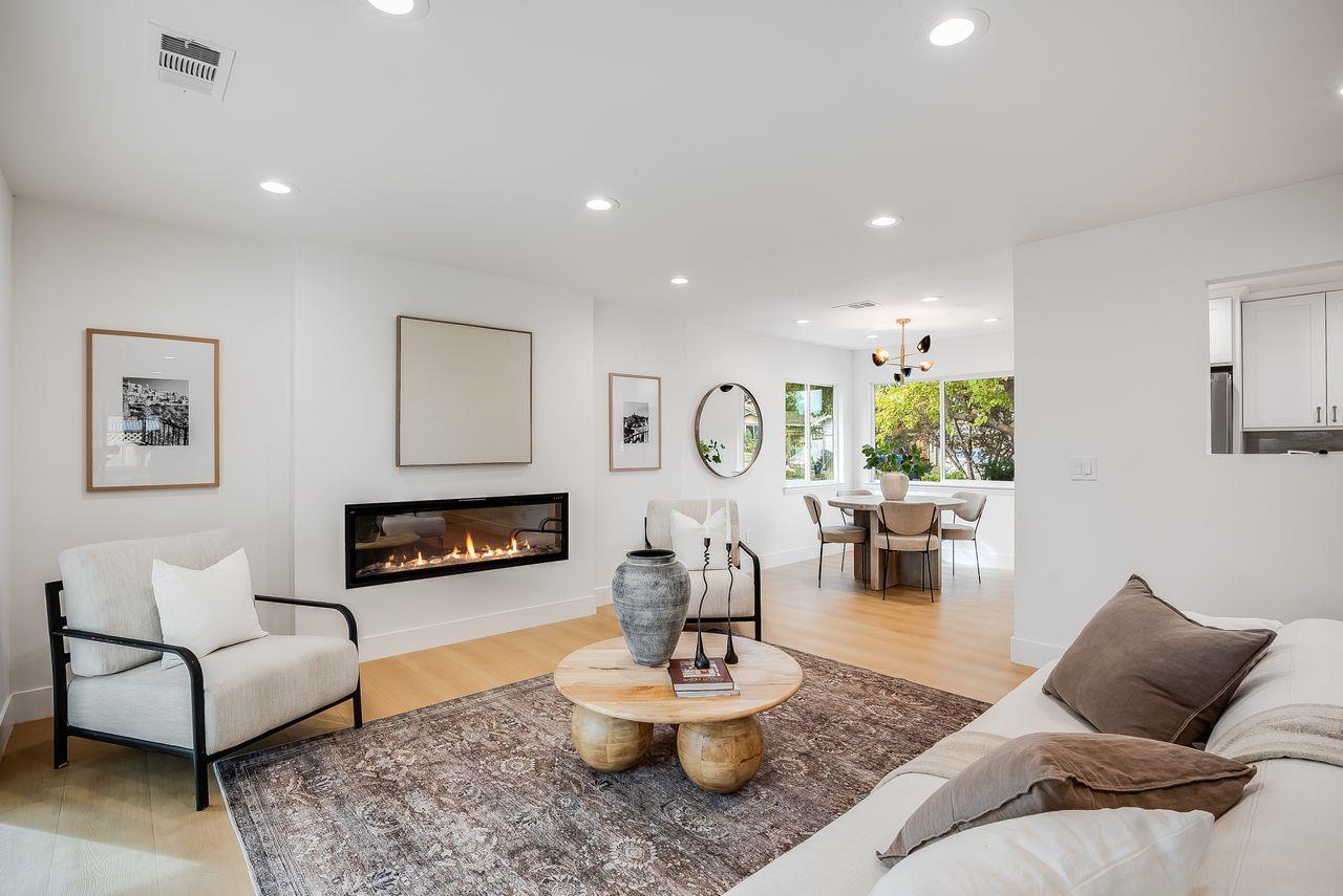 3372 Elaine DR