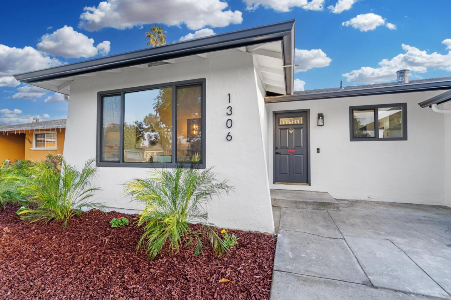 1306 Lodge CT