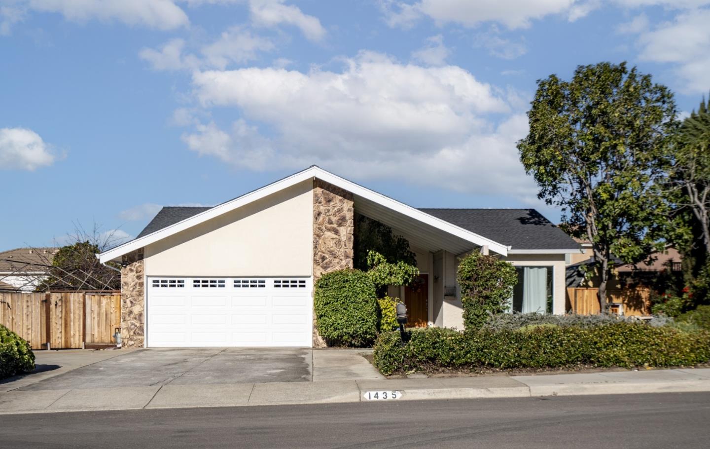 1435 Old Piedmont RD