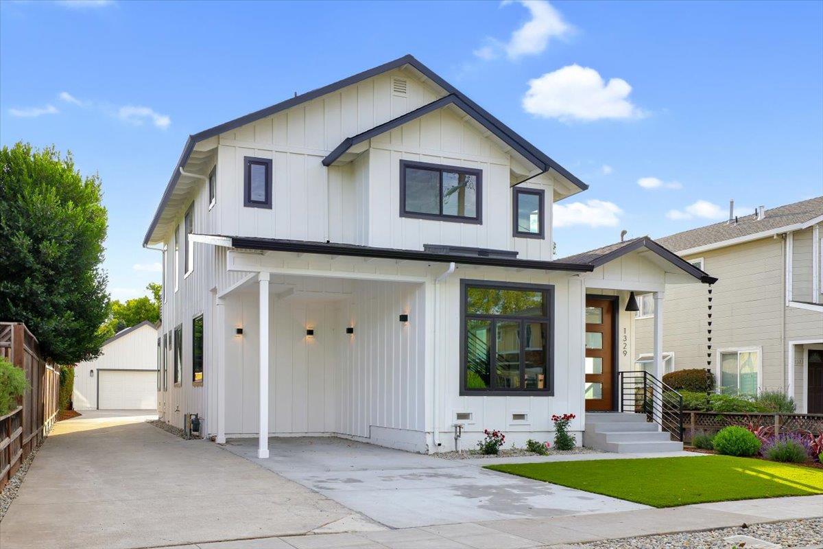 1329 Curtiss AVE