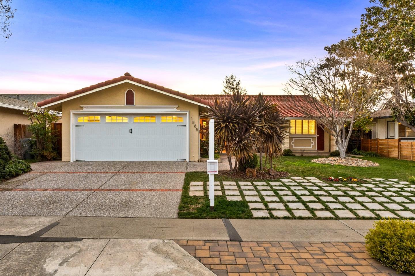 1585 Blackhawk DR