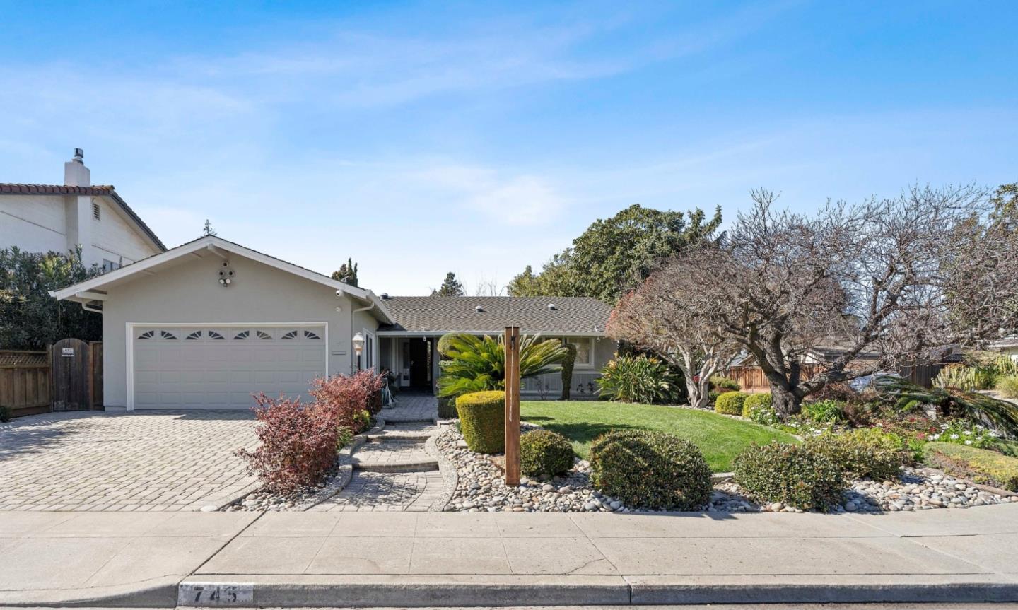 745 Silvertip WAY