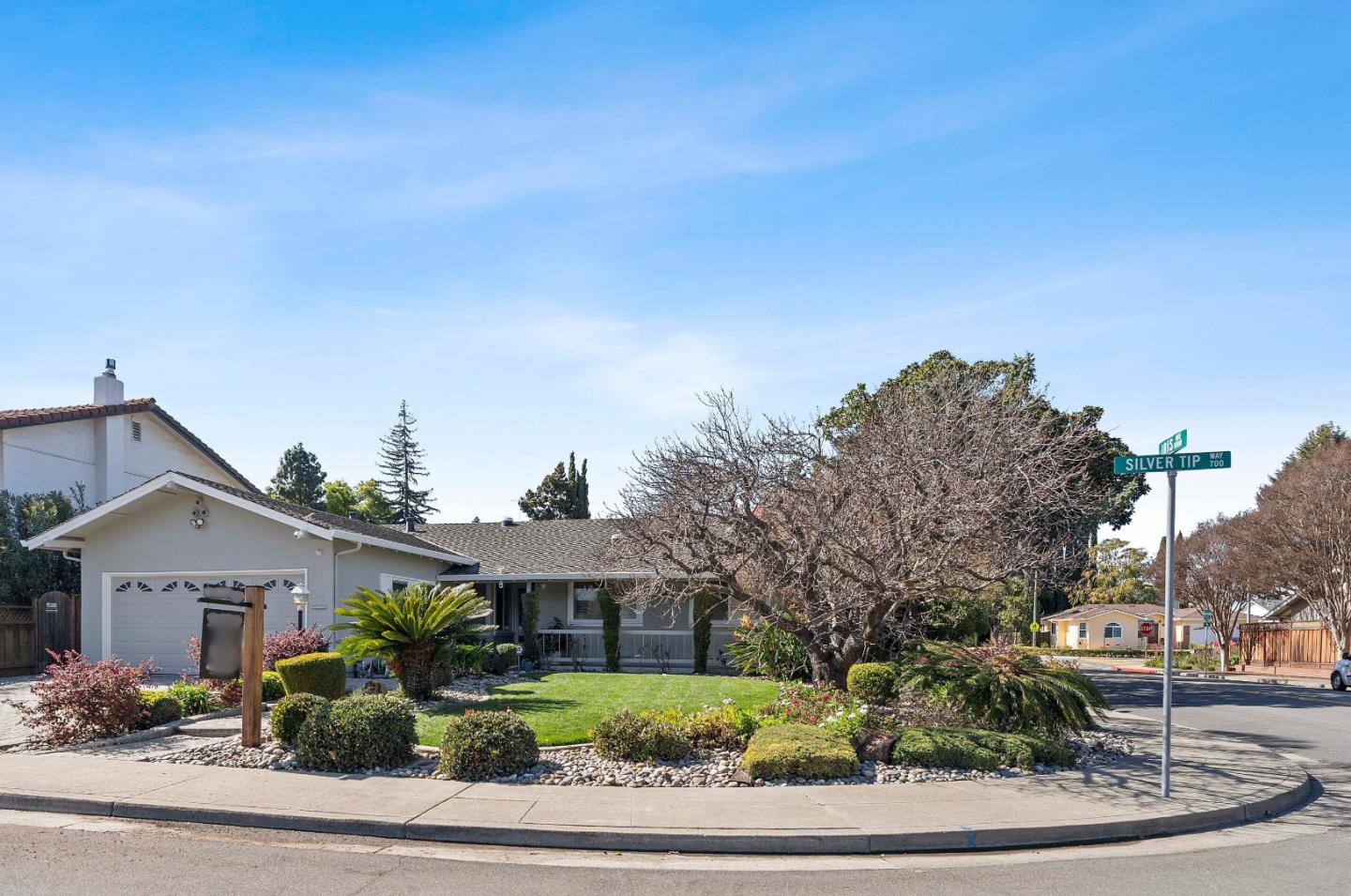 745 Silvertip WAY