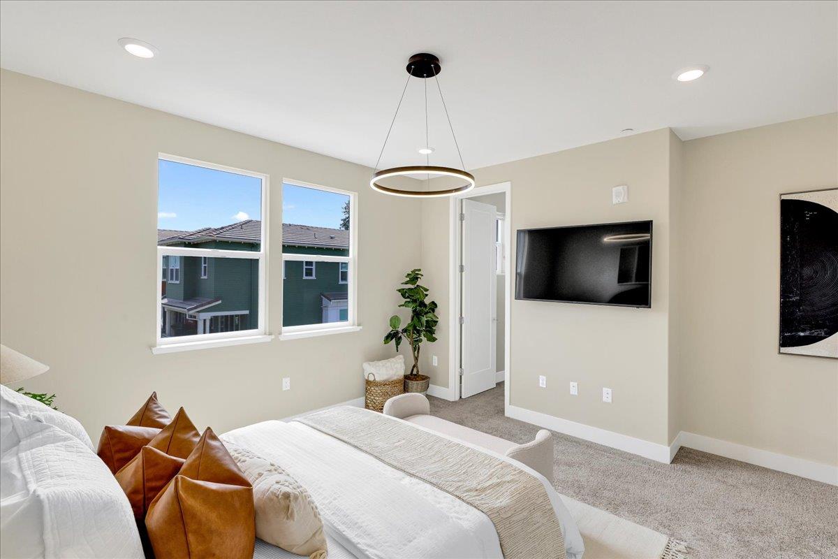 122 Ranch LN