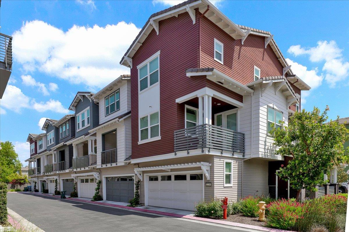 122 Ranch LN