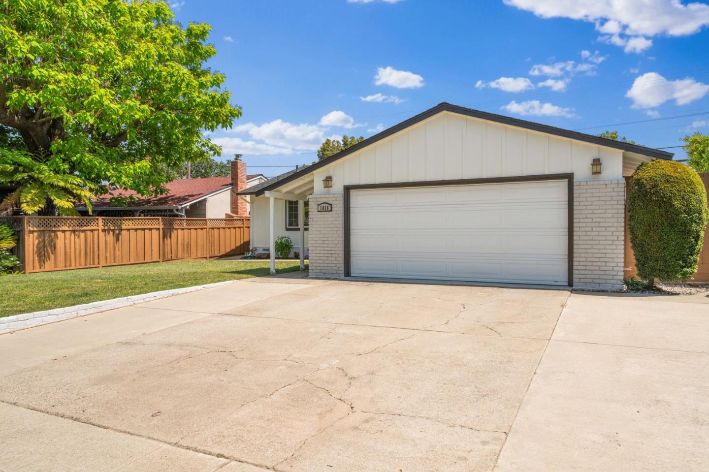 1816 Rosswood Drive