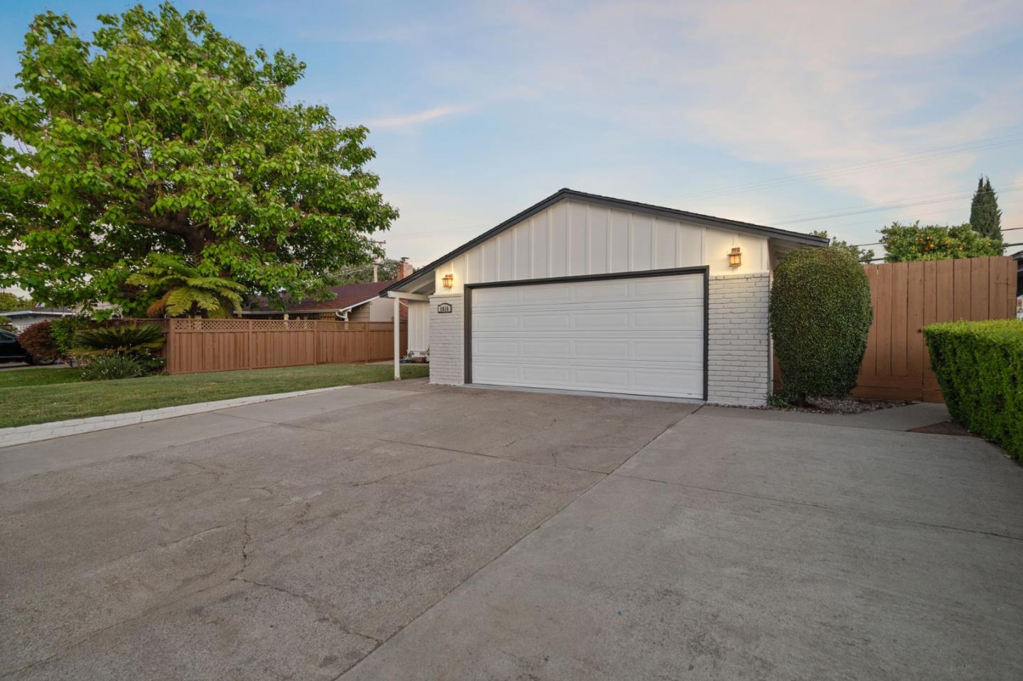 1816 Rosswood Drive
